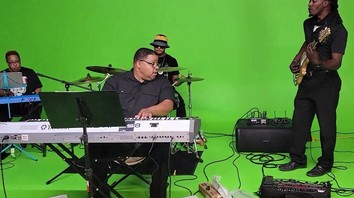 1 Bose Sub2 w/ 2 Turbosound Ip300s  - Live band soundcheck (Recorded on S21 Ultra) HQ